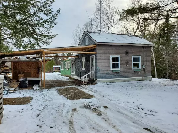 833 Greenfield RD, Greenbush, ME 04418