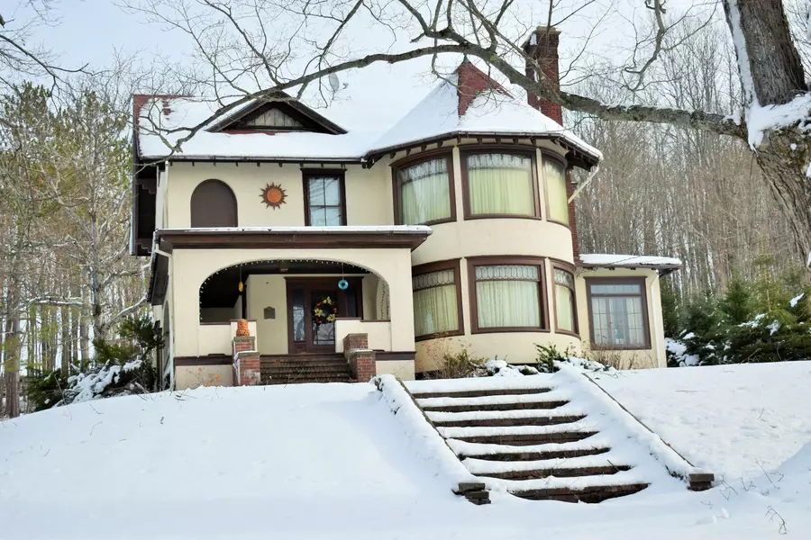 30 High Street ST, Dexter, ME 04930