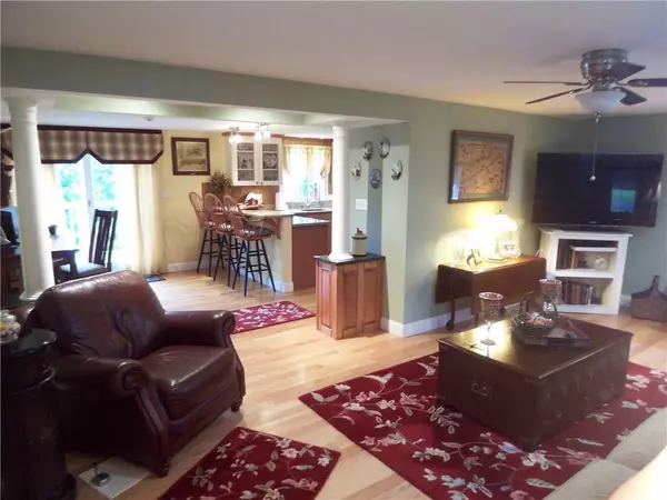 Ogunquit, ME 03907,422 Main ST