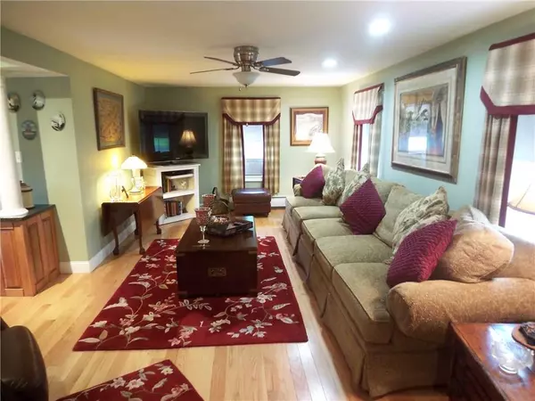 Ogunquit, ME 03907,422 Main ST