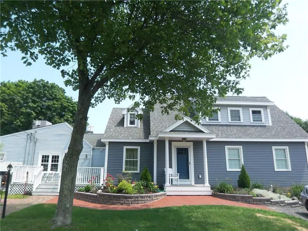 Ogunquit, ME 03907,422 Main ST