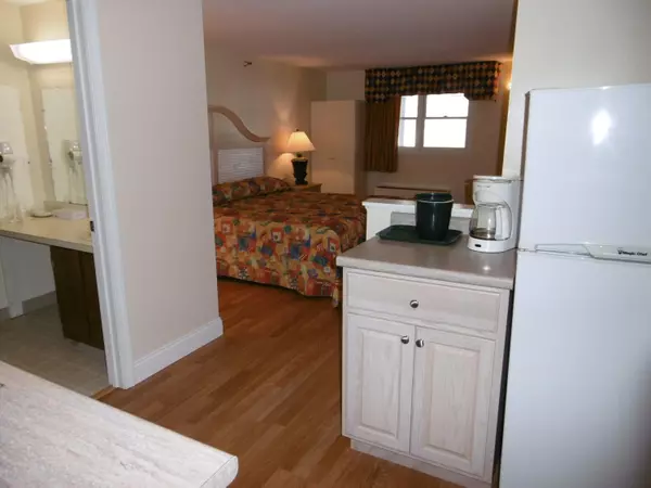 Ogunquit, ME 03907,35 Main ST #30