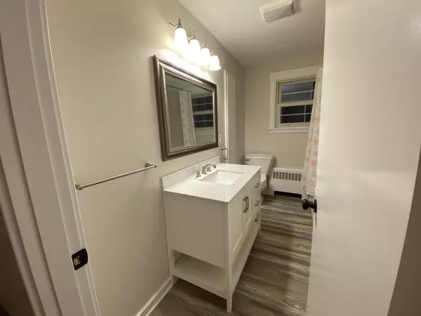 Saco, ME 04072,15 Forest ST