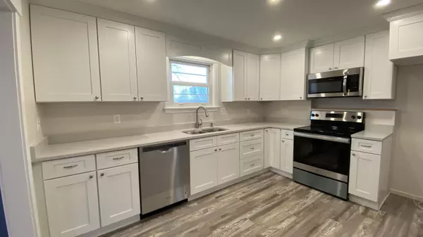 Saco, ME 04072,15 Forest ST