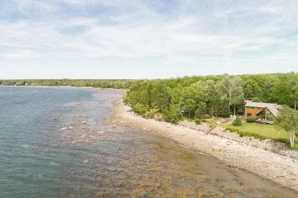 94 Nutting LN, Trenton, ME 04605