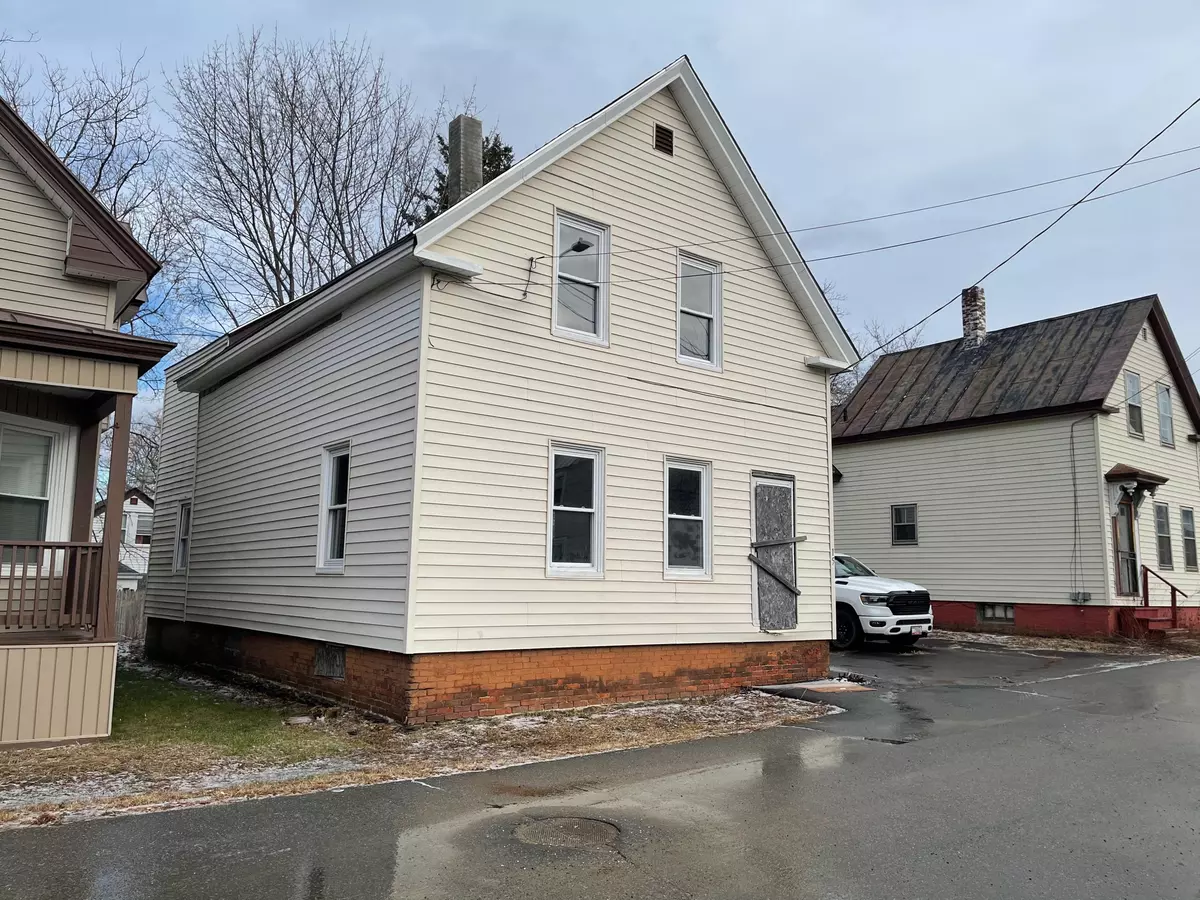 Waterville, ME 04901,15 Carrean ST