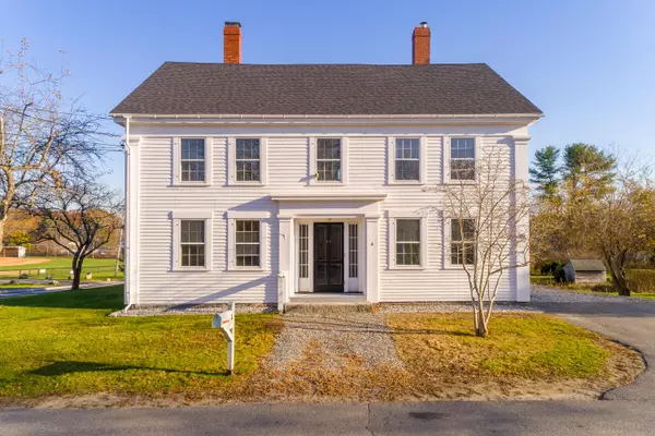 4 Hillcrest RD, Newcastle, ME 04553