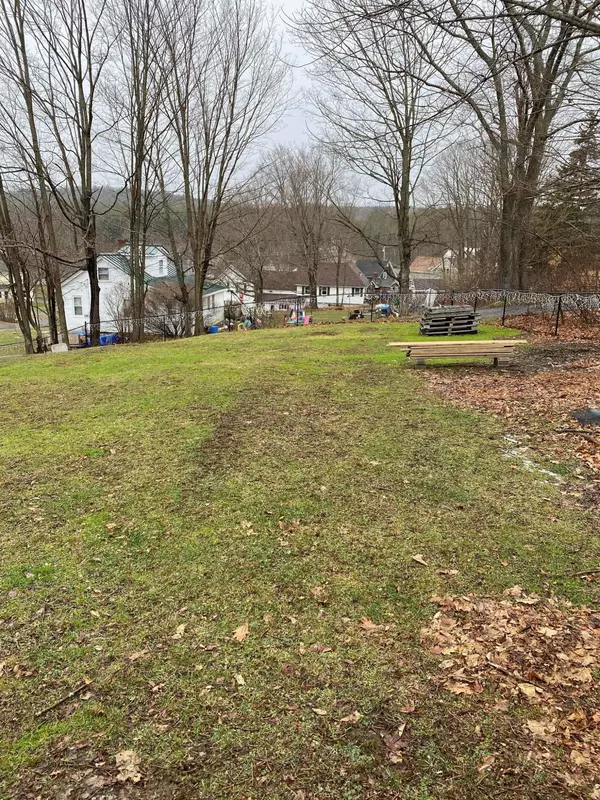 Sabattus, ME 04280,29 Hemlock ST