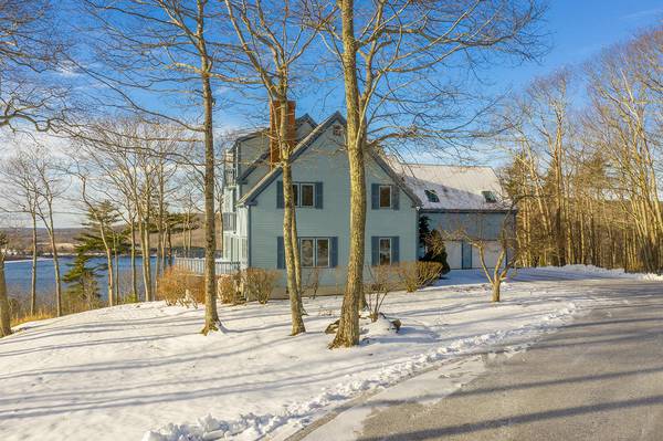 11 Little Bear LN, Rockport, ME 04856