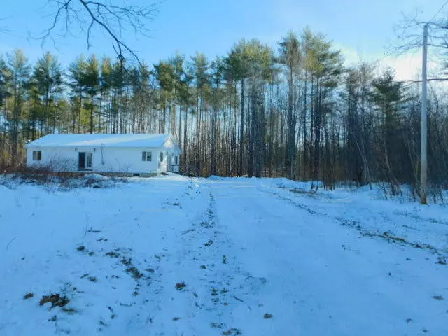 Saint Albans, ME 04971,46 Snow RD