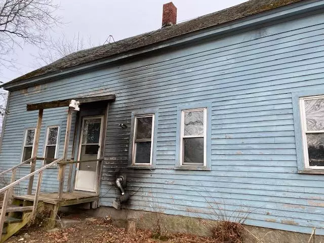 Vassalboro, ME 04989,819 Main ST