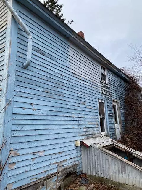 Vassalboro, ME 04989,819 Main ST