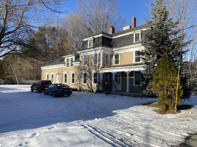 21 Main ST, Gray, ME 04039