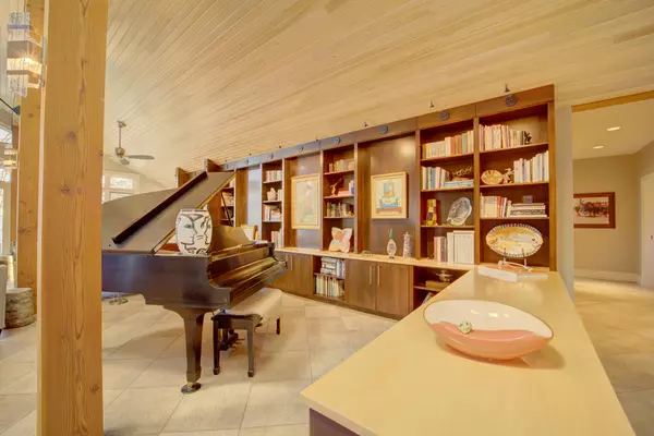 Surry, ME 04684,1212 Newbury Neck RD