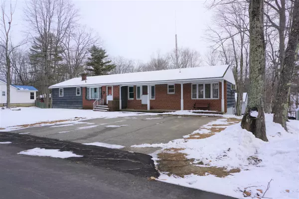 5 Woodland AVE, Lisbon, ME 04252