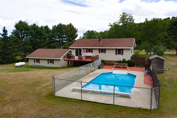 11 Seekins ST, Bucksport, ME 04416