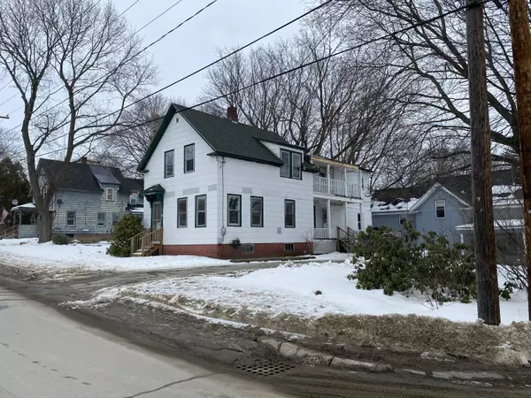 17 Drummond AVE, Waterville, ME 04901