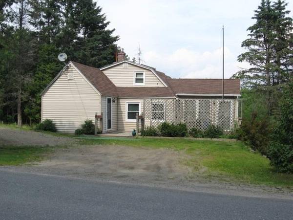 15 Hanson RD, China, ME 04358