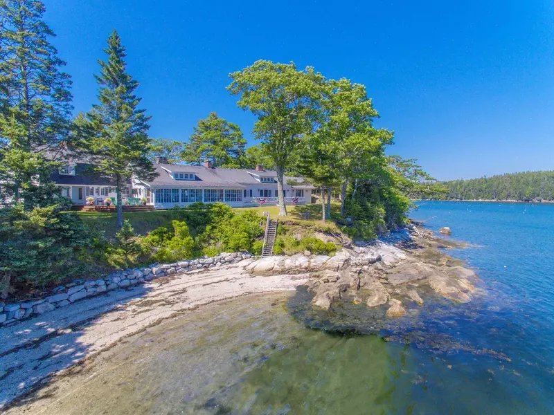 16 Bremen Long IS, Bremen, ME 04551