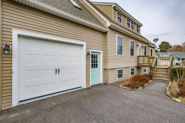 South Portland, ME 04106,14 Summer LN