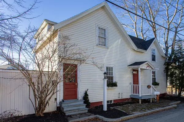 22 Lindsey ST, Rockland, ME 04841