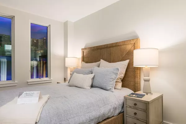 Portland, ME 04101,383 Commercial ST #603