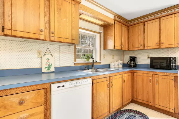 Freeport, ME 04032,9 Lilac LN