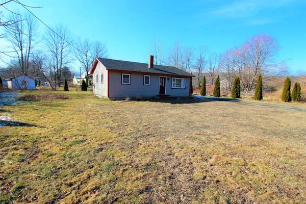 2 Lake View DR, Rockland, ME 04841