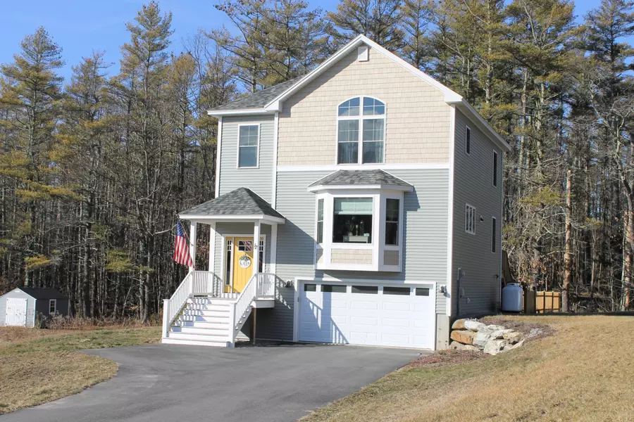 12 Overlook DR, Saco, ME 04072