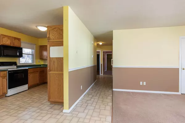 Topsham, ME 04086,1 Hanson DR