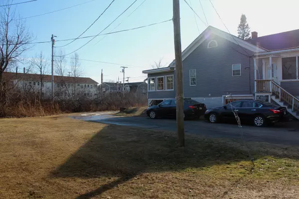 Old Orchard Beach, ME 04064,16 Walnut ST