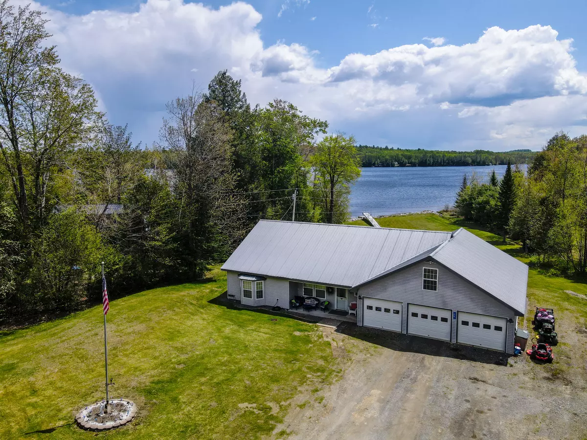 Saint Albans, ME 04971,79 Glenwood DR