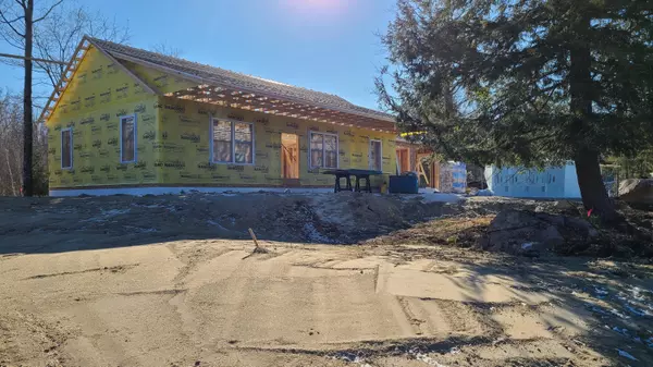 West Gardiner, ME 04345,18 Arthur ST