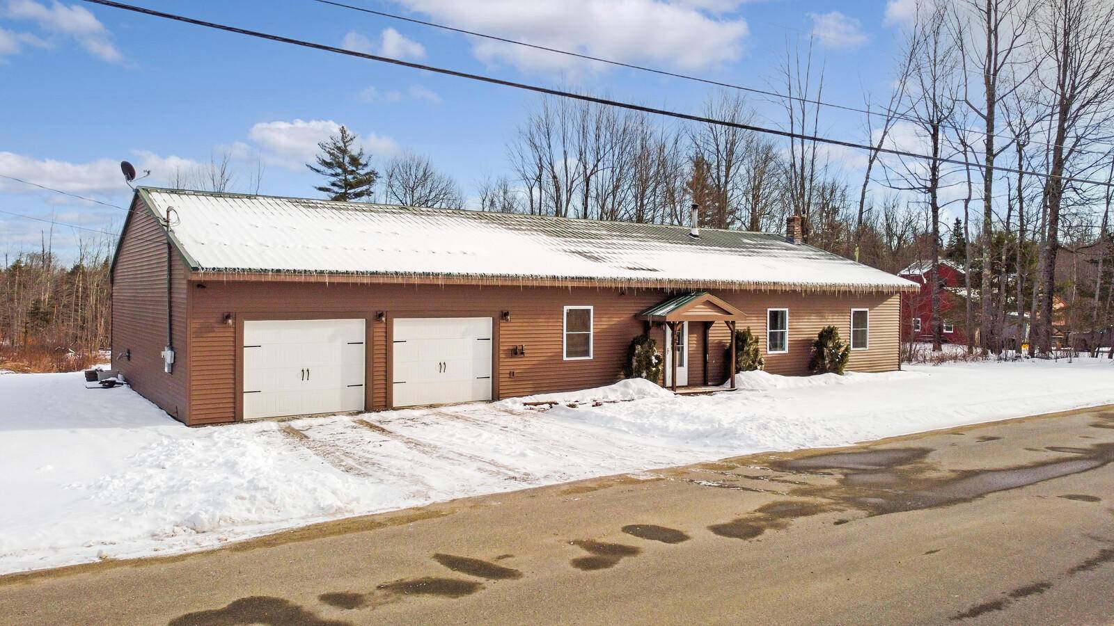 121 Tiffany RD, Sidney, ME 04330