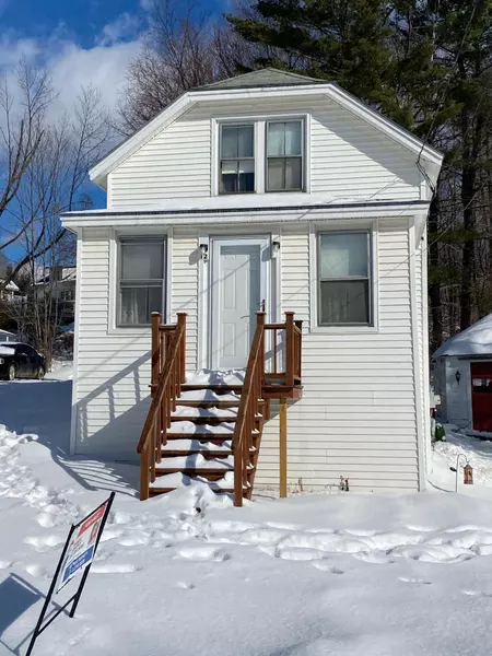 12 Lincoln ST, Dexter, ME 04930