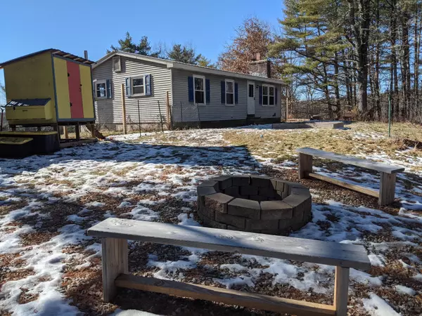 18 Leavitt RD, Hiram, ME 04041