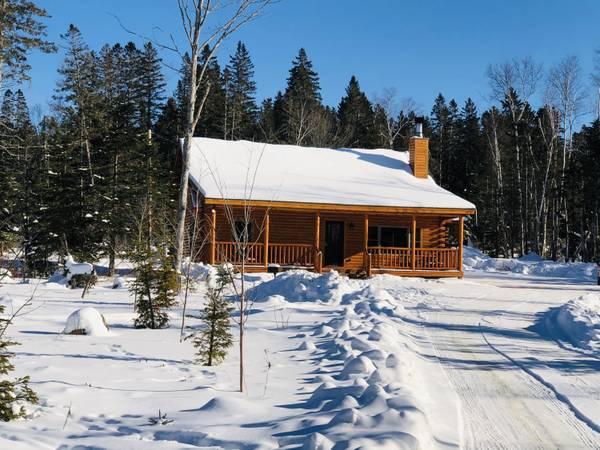 10 Shadow LN, Rangeley, ME 04970