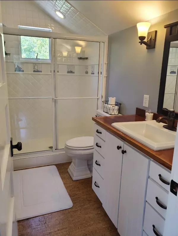 Stonington, ME 04681,73 Airport Road