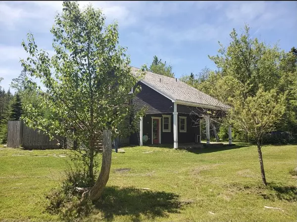 Stonington, ME 04681,73 Airport Road