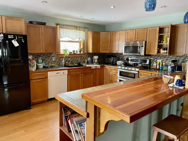 612 S Shore RD, North Haven, ME 04853