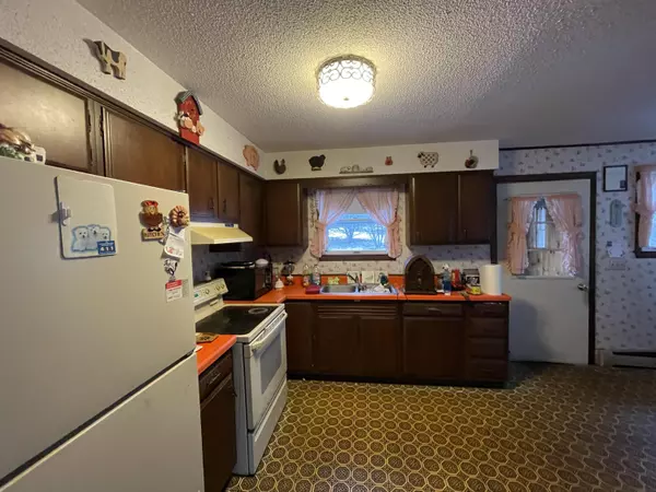 Orrington, ME 04474,899 River RD