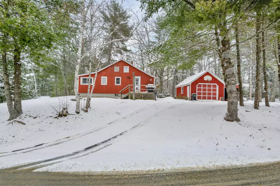 2 Crescent LN, Gray, ME 04071