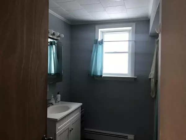 19 Ferry RD, Lisbon, ME 04250