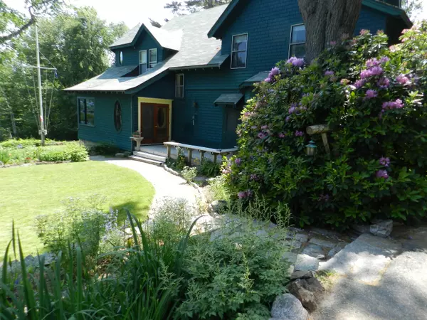 Southwest Harbor, ME 04679,44 Fernald Point RD