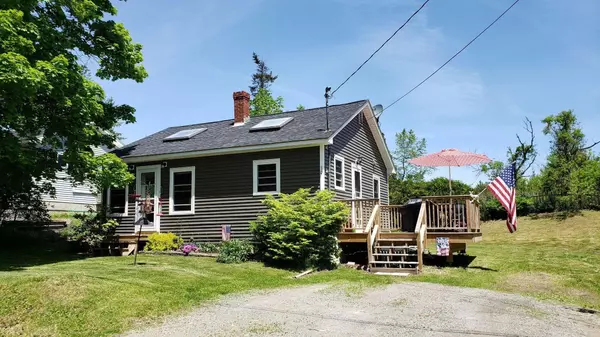 30 Washington ST, Winterport, ME 04496