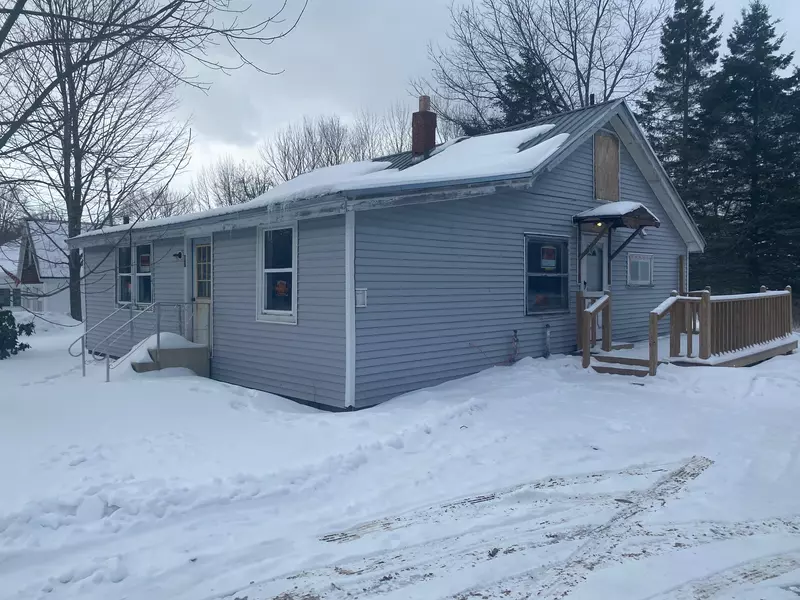 80 Charleston RD, Dexter, ME 04930