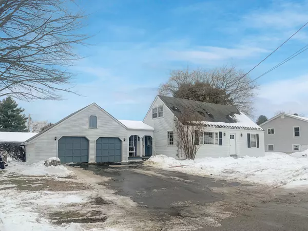 25 Carson ST, Auburn, ME 04210