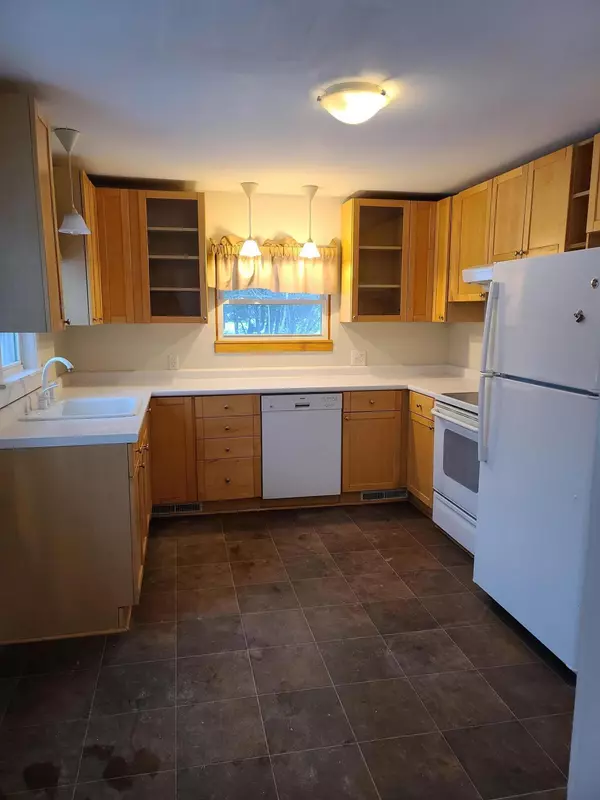 Thomaston, ME 04861,49 Knox ST