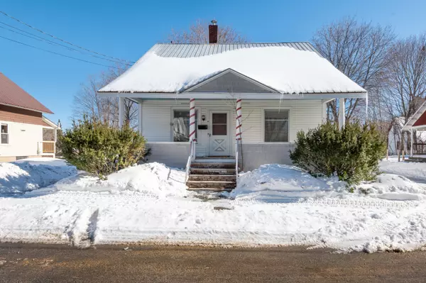 Paris, ME 04281,14 Barrows ST