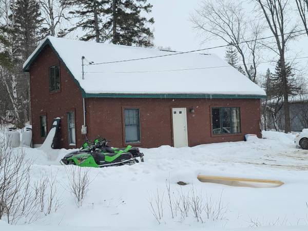 15 Depot ST, Rangeley, ME 04970